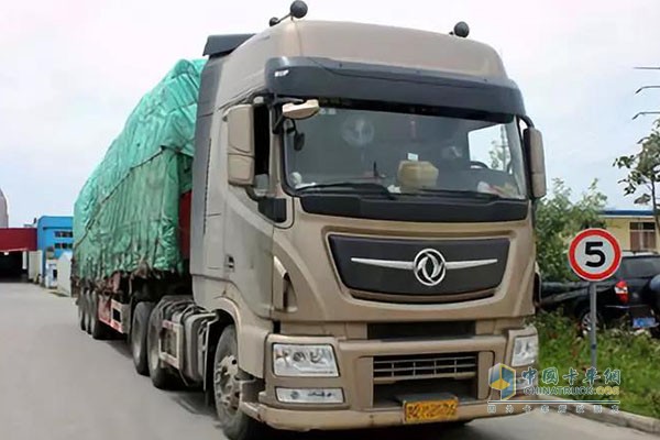 Dongfeng Cummins version of Tianlong flagship carrying goods