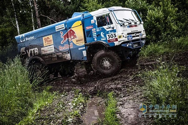 The No. 303 truck with the Dongfeng Cummins ISZ engine won the 2018 Silk Road Rally Championship