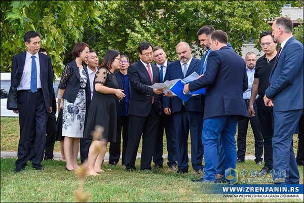 After the signing ceremony, the two sides jointly investigated the land use of the factory.