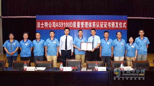 Group photo after the certificate issuance ceremony