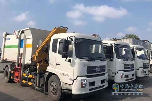 Xugong hoisting garbage truck