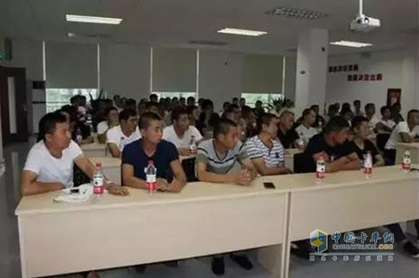 Training meeting is full of seats