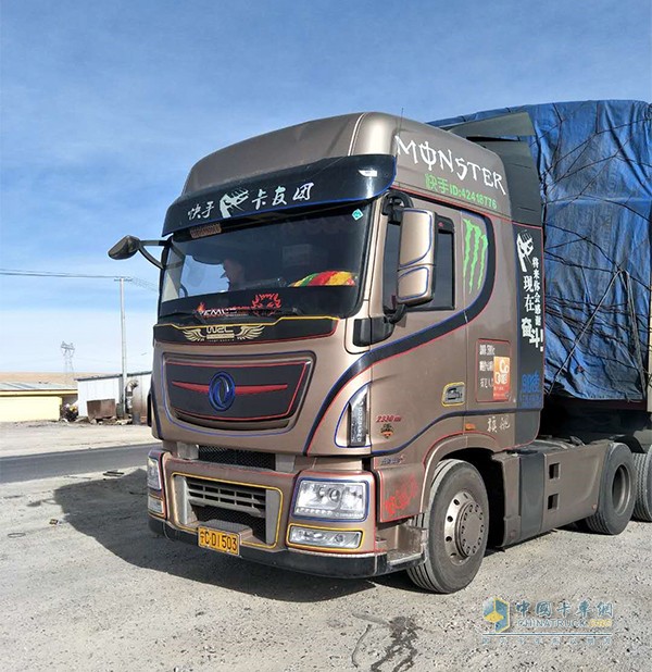 This Tianlong flagship truck equipped with Dongfeng Cummins ISZ power is the car of Hai Zongpeng.