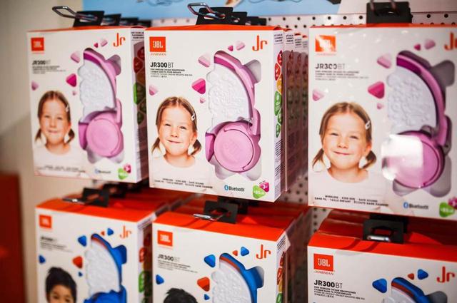 JBL launches JR series on-ear children's headphones, safe listening, enjoy childhood