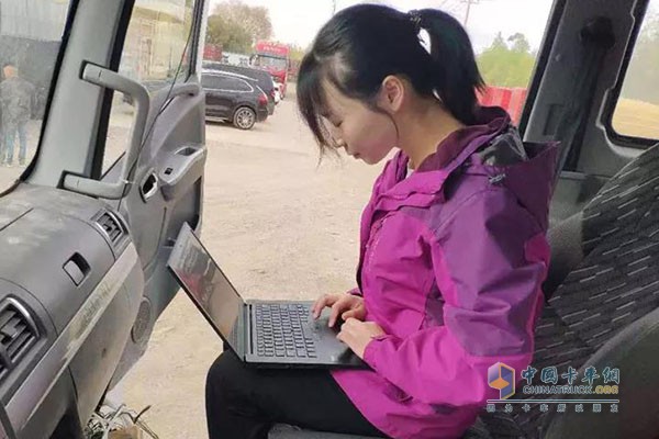 Peng Mengyu, the only female engineer in the road test team