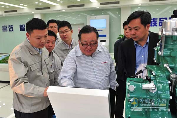 Huang Qingyun and his team understand the advanced performance of the Aowei engine