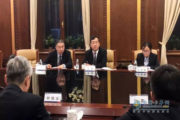 Wang Feng, vice chairman of Linglong Group, attended the meeting