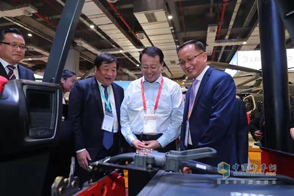 Tan Xuguang and his party visited Linde forklift