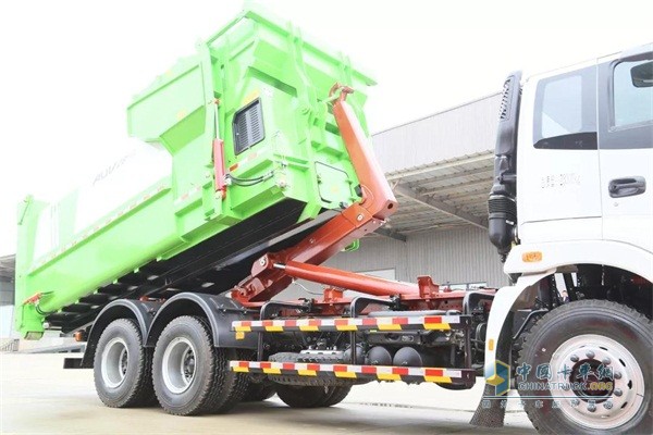 12T car detachable garbage truck working condition scene display