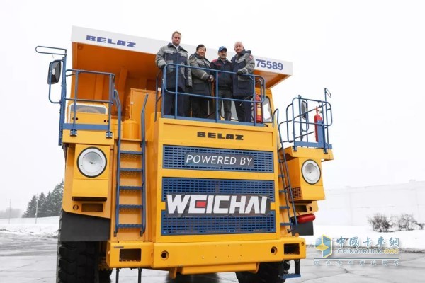 Weichai Boduan 12M33 engine is powerful, driving 90 tons of large mining card slowly