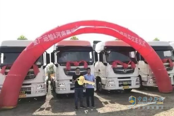 40 Tianlong flagships matching the Dongfeng Cummins ISZ engine joined the transportation team of Jinguang Company