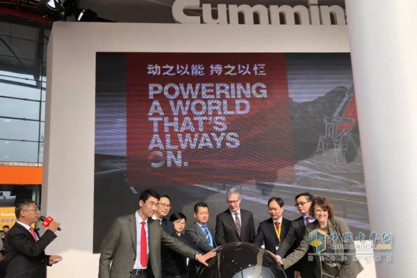 Cummins leaders participate in the new product launch ceremony