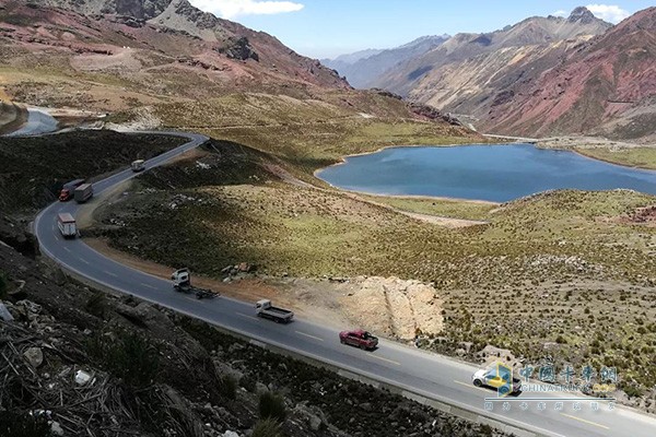 Yuchai YC4S model crosses the La Oroya region of Peru