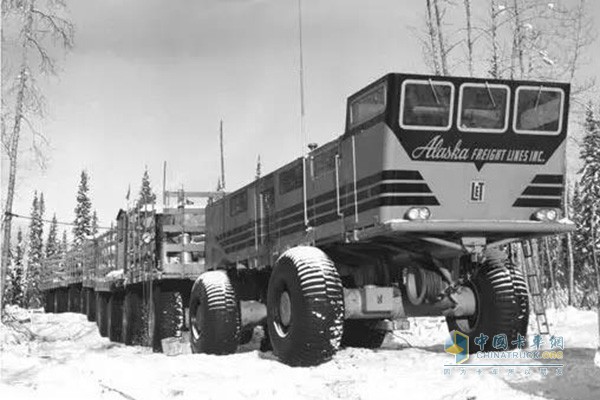 Snow-Freighter land transport vehicle with Cummins 800 hp NVHBI-12 engine