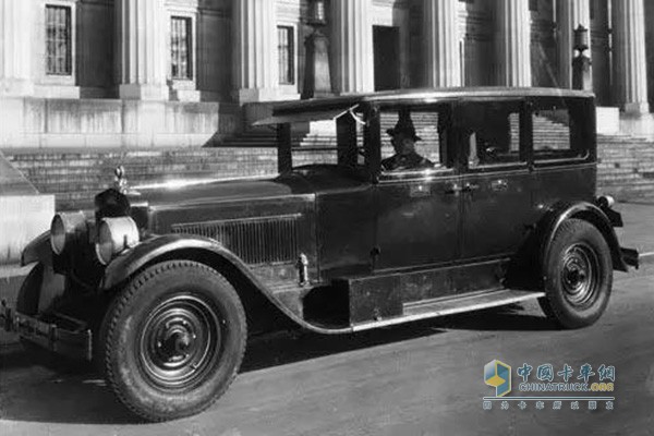 North American Packard diesel sedan with Cummins U-engine