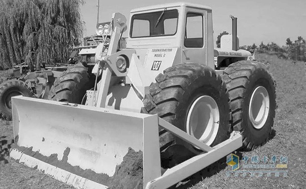 Tournadozer tire bulldozer with Cummins 165 hp HRB-600 diesel engine