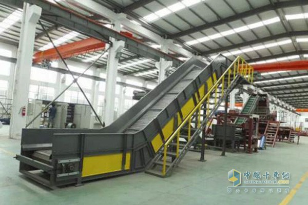 Waste tire recycling production line