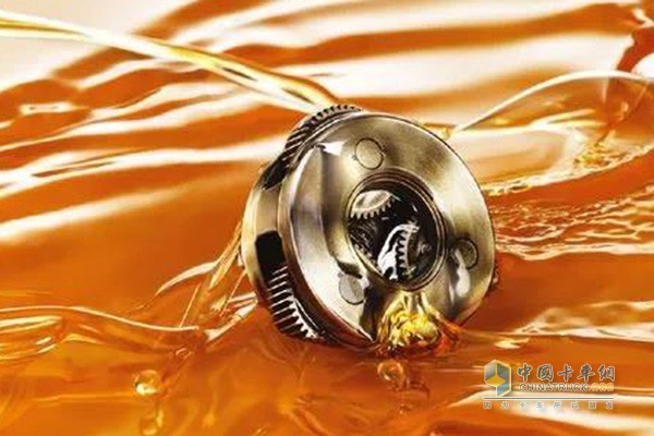 Gear oil mainly plays the role of lubricating gears and bearings, anti-corrosion and heat dissipation.