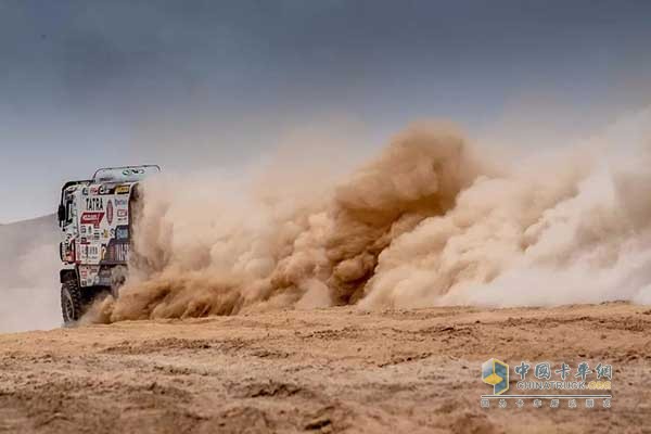 High sand dunes and dense fog are the biggest challenges for drivers.