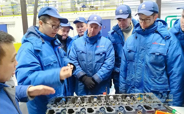 Maz Weichai Company Zhongbai employees exchange engine assembly technology