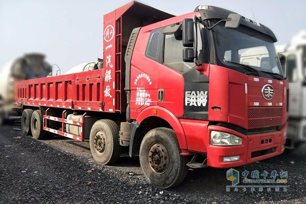 Liberation J6P dump truck