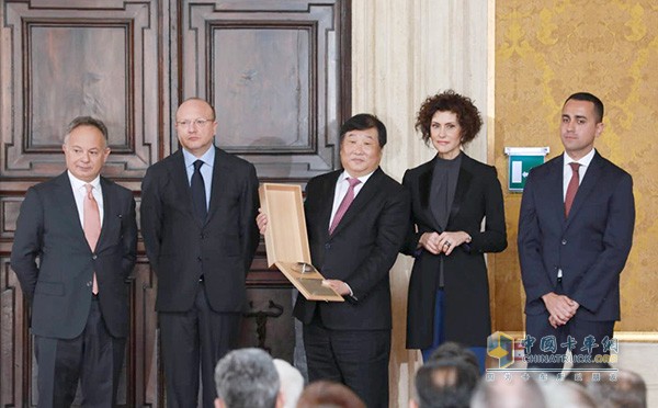 Weichai Group and Chairman of the Italian Ferretti Group Tan Xuguang won the "Leonardo International Award"