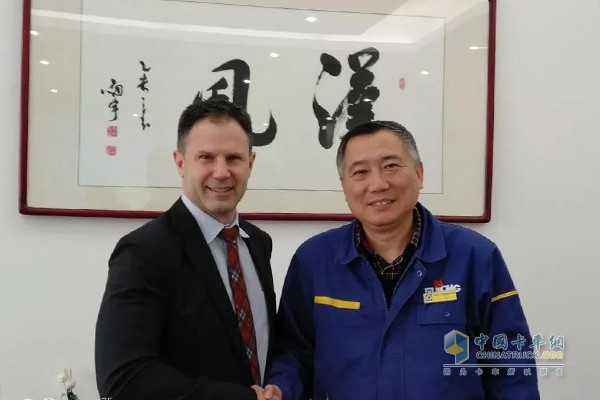 Ken, President of Meritor Asia Pacific, and General Manager of Xugong Motor Luo Donghai