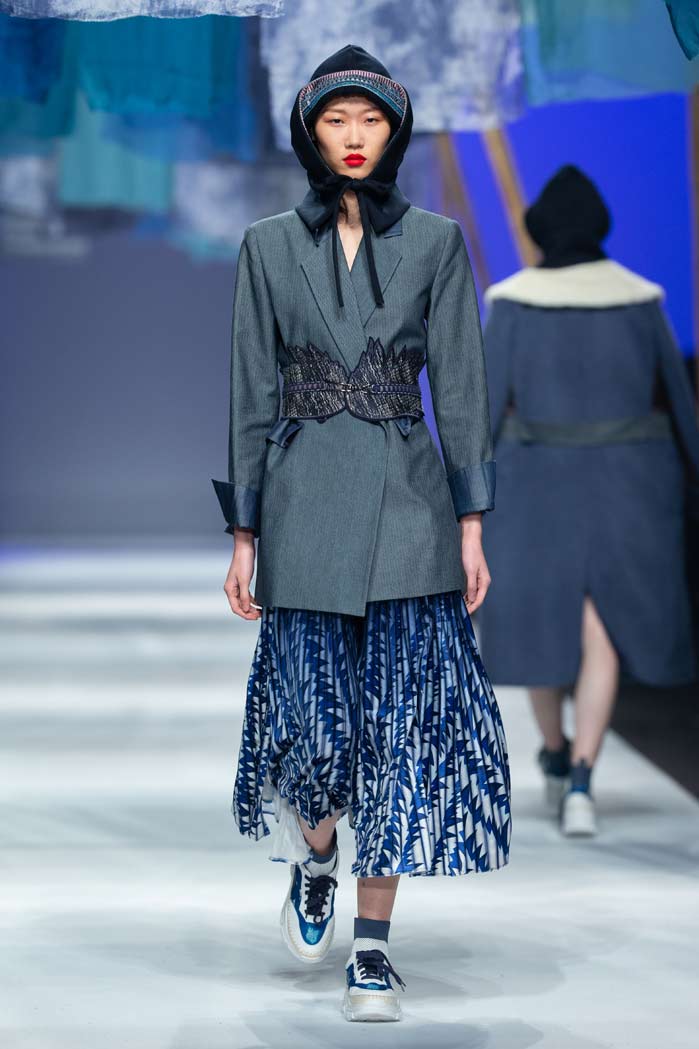 JICHENG2019FW embroidered dyeing occurs with Chinese characters in colorful dyes