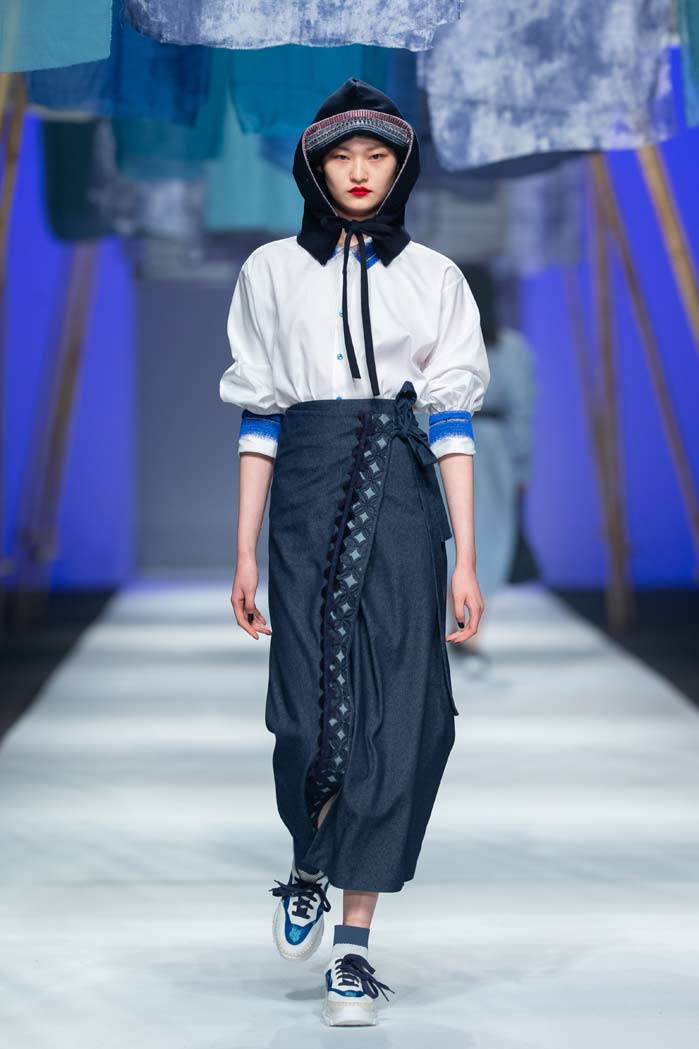 JICHENG2019FW embroidered dyeing occurs with Chinese characters in colorful dyes