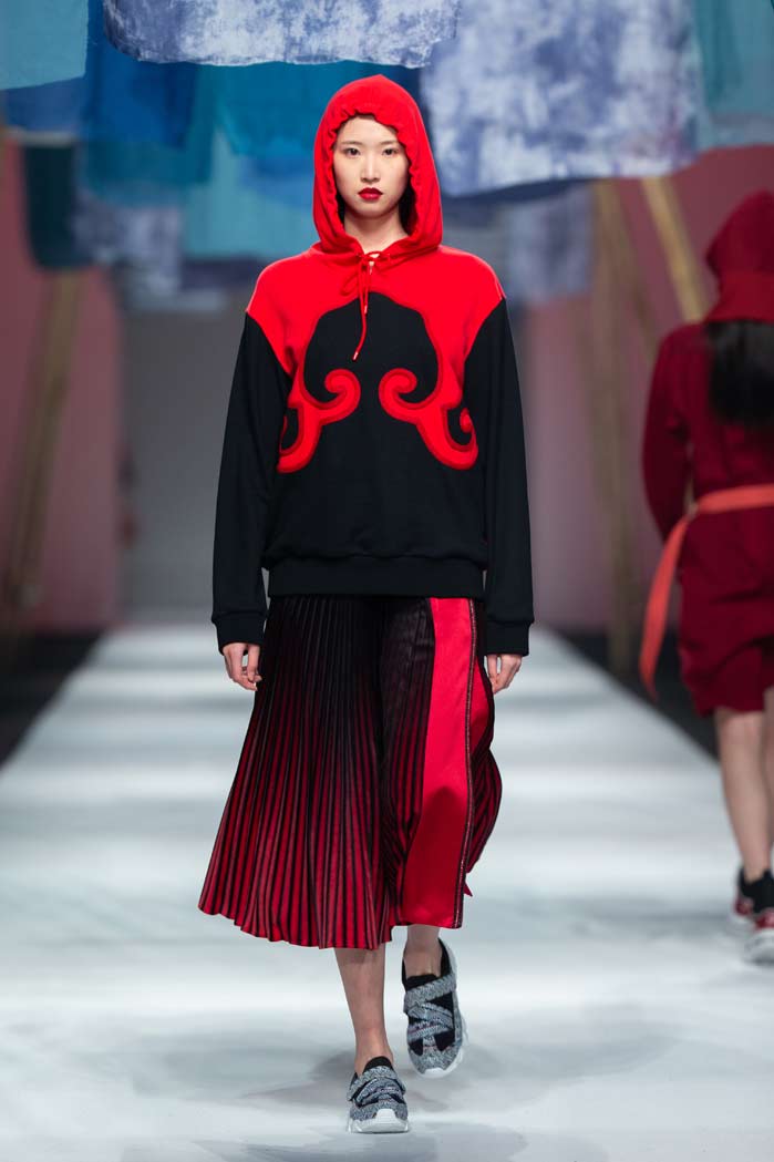 JICHENG2019FW embroidered dyeing occurs with Chinese characters in colorful dyes