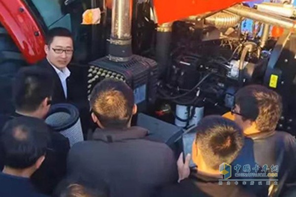 Sun Tieshan, Marketing Manager, explains engine characteristics and maintenance knowledge