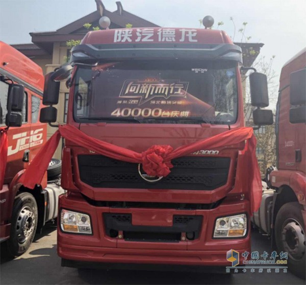 Shaanxi Automobile Delong M3000 tractor with Weichai engine