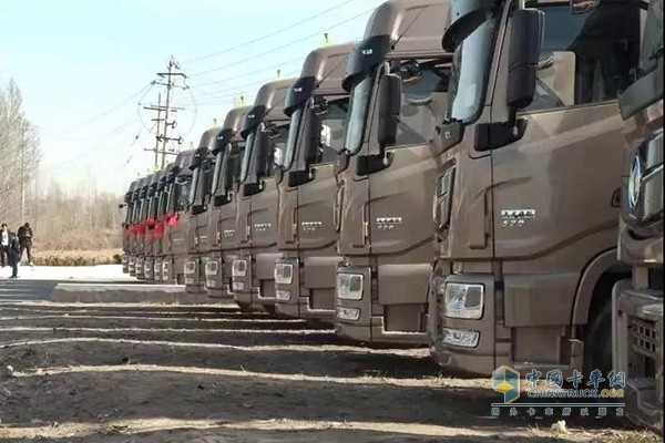 Tianlong flagship dangerous car equipped with Dongfeng Cummins engine