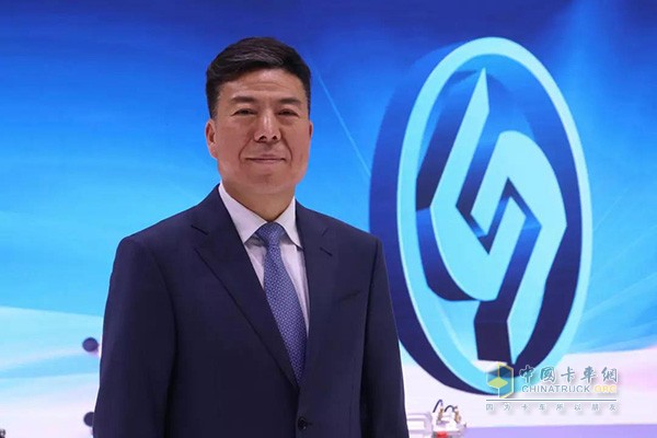 Chairman and Party Secretary of the Fast Group, Yan Jianbo