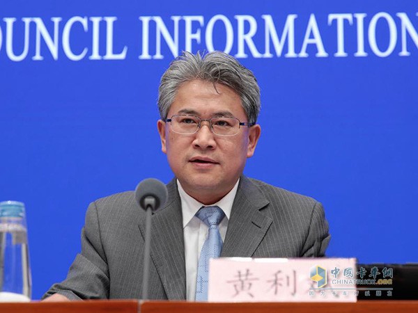 Huang Libin, spokesperson of the Ministry of Industry and Information Technology and Director of the Operation Monitoring and Coordination Bureau