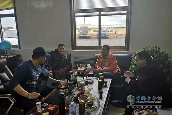 Shaanxi Automobile Leaders and Customer Representatives Talked Deeply