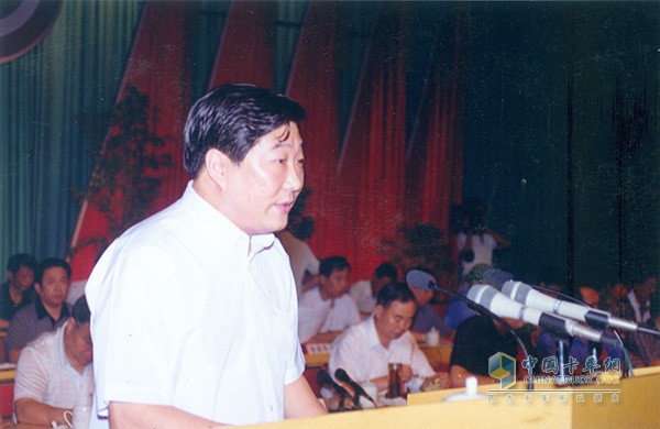 Tan Xuguang served as the director of Weifang Diesel Engine Factory and proposed the three chapters of the law.