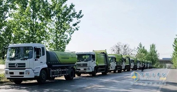 13 different types of sanitation vehicles are arranged in a neat array of snakes