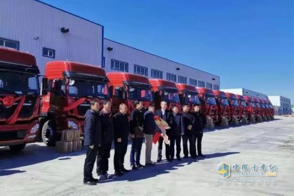 30 Dongfeng TF36 Urumqi delivery ceremony matching Dongfeng Cummins ISL9.5 engine