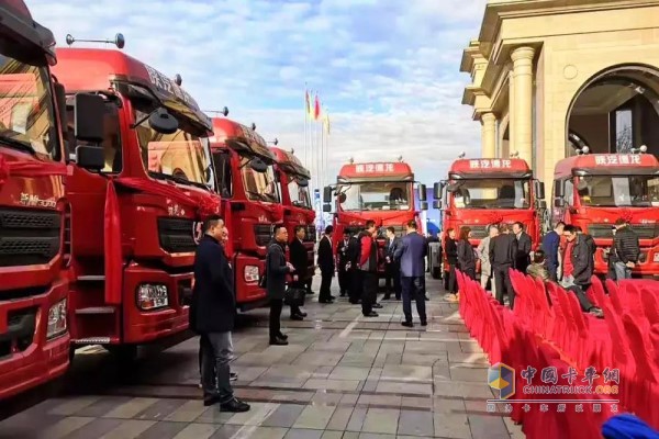 100 tractors equipped with Weichai WP13 natural gas engine delivered to Chengdu customers