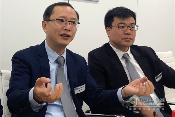 Knorr-Bremse is interviewed (left: Xia Fei, Executive Vice President of Knorr-Bremse China)