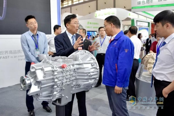 Shaanxi Provincial Leaders Visit the Fast Booth