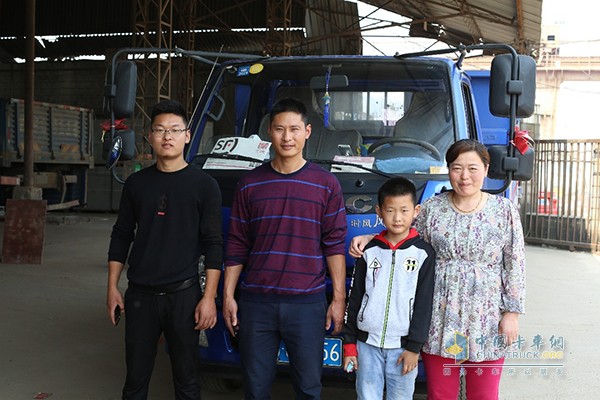 Master Wang's family of four taking a group photo