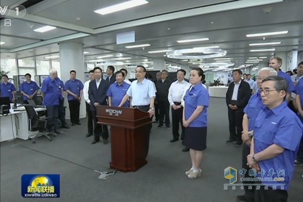 Video connection between Premier Li Keqiang and R&D staff of Weichai (Tokyo) Science and Technology Innovation Center