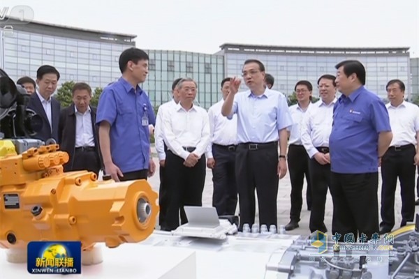 Premier Li Keqiang learns more about Weichai Innovation Achievements