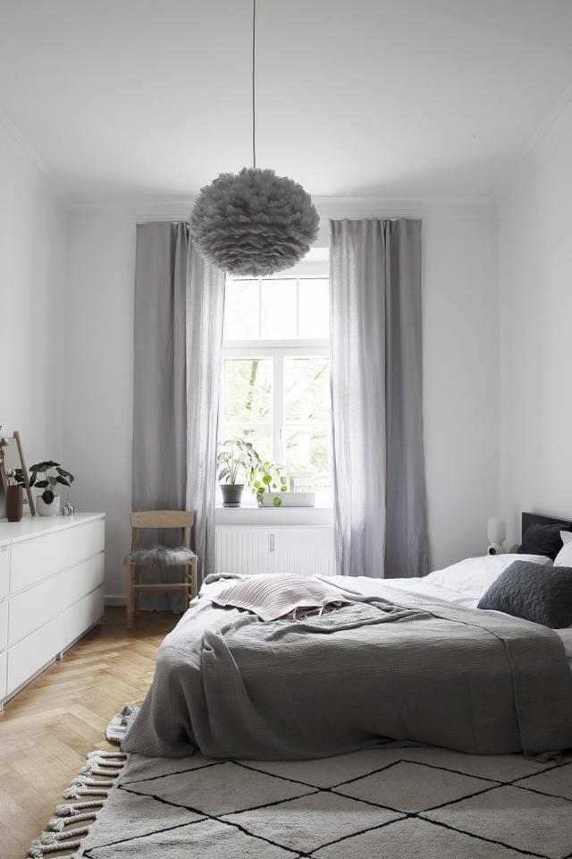 Integrating minimalism into the bedroom design can reduce stress in life