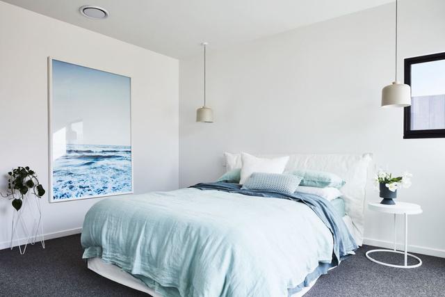 Integrating minimalism into the bedroom design can reduce stress in life