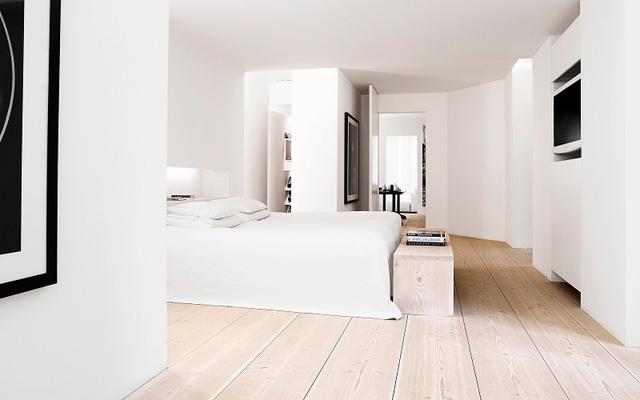 Integrating minimalism into the bedroom design can reduce stress in life