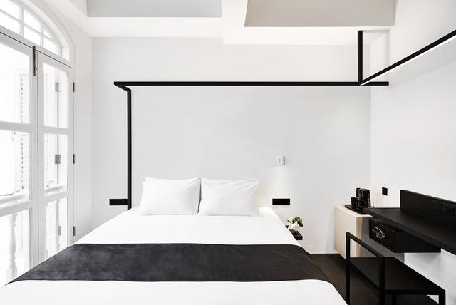 Integrating minimalism into the bedroom design can reduce stress in life