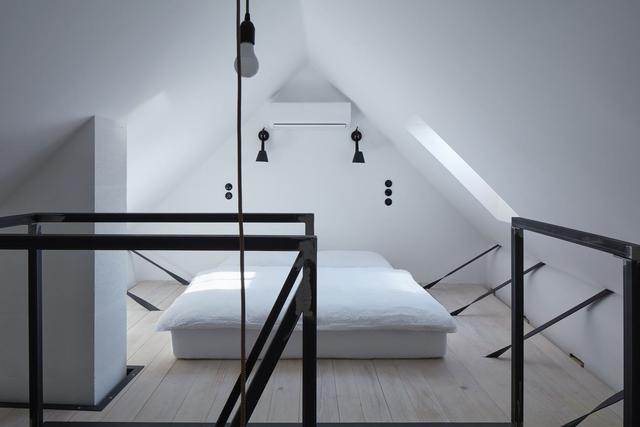 Integrating minimalism into the bedroom design can reduce stress in life